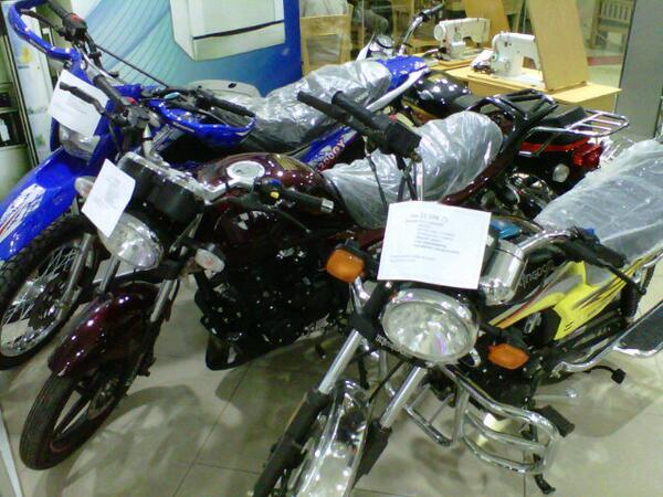 Valneum's tweet image. Kingdom la mejor moto el mejor precio, desde $1.176,22  Solo en Almacenes Bosch local 92 CC Alban Borja, visitanos.