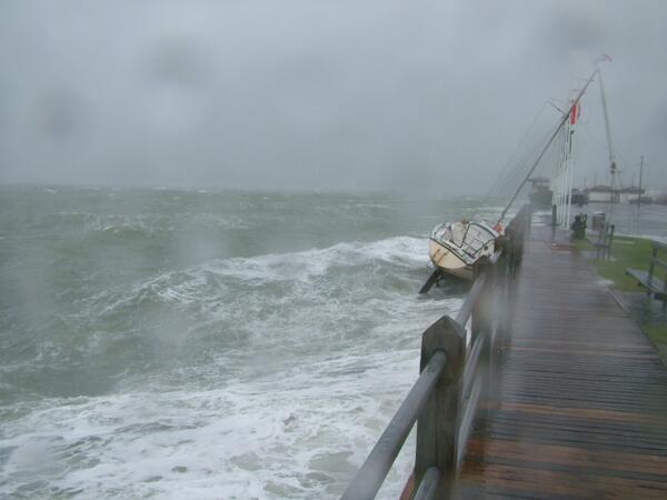 NewstalkZB's tweet photo. PHOTOS: Tail end of #CycloneIta hits NZ - http://t.co/dIW9PGAbf9 http://t.co/bXalUMcPAY