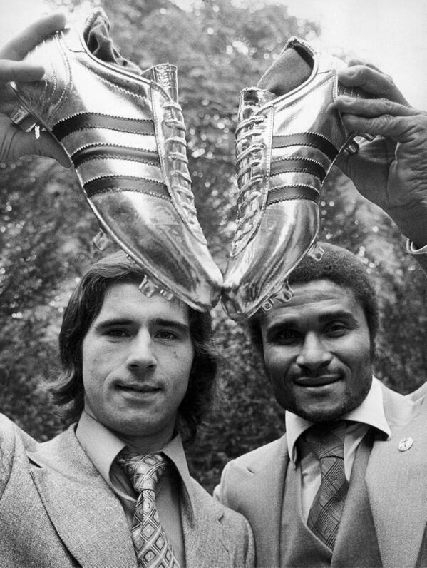 OldFootyPics's tweet photo. Eusebio and Gerd Muller hold up their Golden and Silver Boot awards, 1973. http://t.co/qCqzrAS3jf