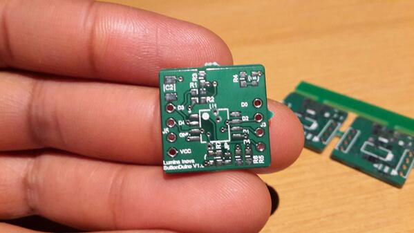 MicrochipMakes's tweet image. Trending: Smaller than a quarter, #Buttonduino still packs the power of the #Arduino platform: buzz.mw/bpuvk_l