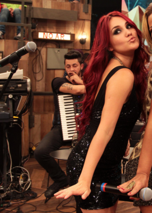jauresnina's tweet photo. r de roberta, r de ruiva, r de rainha da novela #Rebelde163 http://t.co/YtWmffZTd4