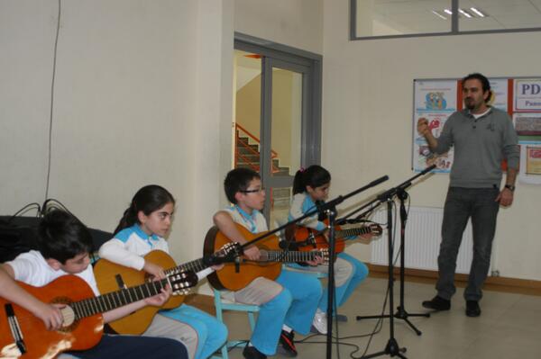Yetenek Kulüp Müzik öğrencilerinden koridor konserleri :)