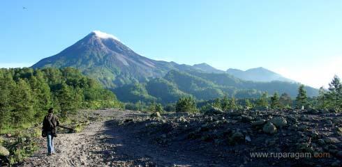 TuranggaEvent's tweet photo. @iklan_klaten Wisata kaliadem merapi Jogjakarta+ offroad jeep. Call 083890960006/26d99515 #jogja http://t.co/9FeK4dBtYt