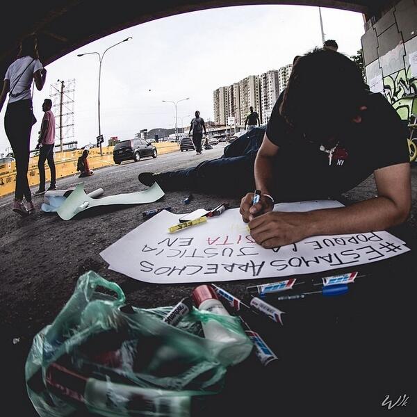 life058's tweet photo. “@soniawaleska: ◦ Pancartas cargadas de energía! #CampamentoPorVENEZUELA #16A #Anzoategui #Lecheria 💛💙❤️ RESISTE... http://t.co/Rr1FRDUdXk”