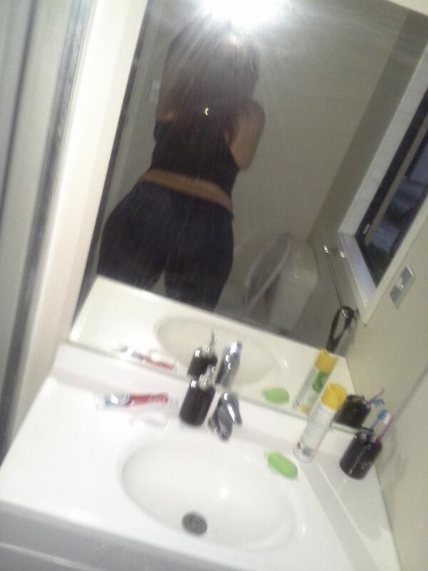 LADYLALAAH's tweet photo. Bout to get turnt up #Mirrorselfie #AssAssAsss http://t.co/gAHlYzg54o