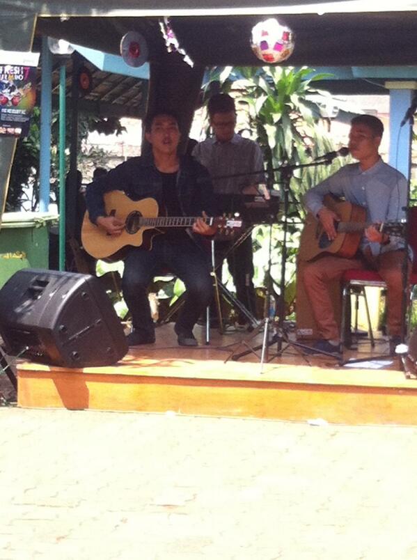 RymKastik's tweet photo. Cesar and friend 😂😂😎😎 http://t.co/sGZJphcj92