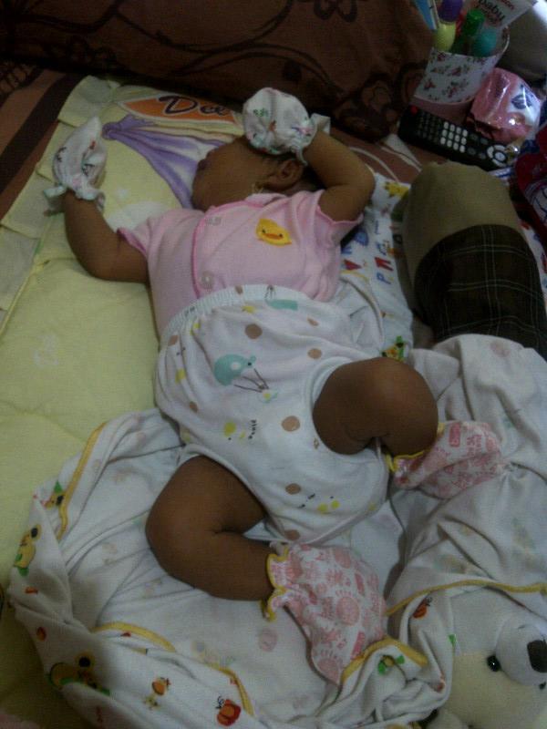ibuuung's tweet photo. Bocah 3 minggu tidurnya asikk benerr :)) http://t.co/bWrQWPJLe8