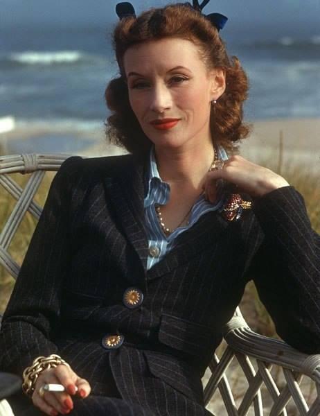 MRMTaos's tweet photo. May Architectural Digest great pics&amp;bio on Millicent's homes&amp;family. http://t.co/xojn5OETFi http://t.co/4lodqsGstv