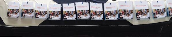 Trots op 2e uitgave van ons boekje 'Webcare doe je zo'. 1e exemplaar uitgereikt aan <a href="/IrenevanMunster/">Irene van Munster</a> #waardevol2014