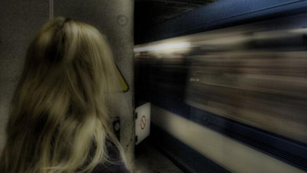 Le_Figaro's tweet photo. Lille : agressée sexuellement pendant 30 mn dans le métro, aucune réaction des passagers >> http://t.co/TVou1PRK17 http://t.co/WcRvsqHXQm