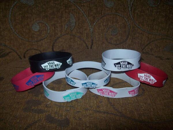 bracelet vans off the wall