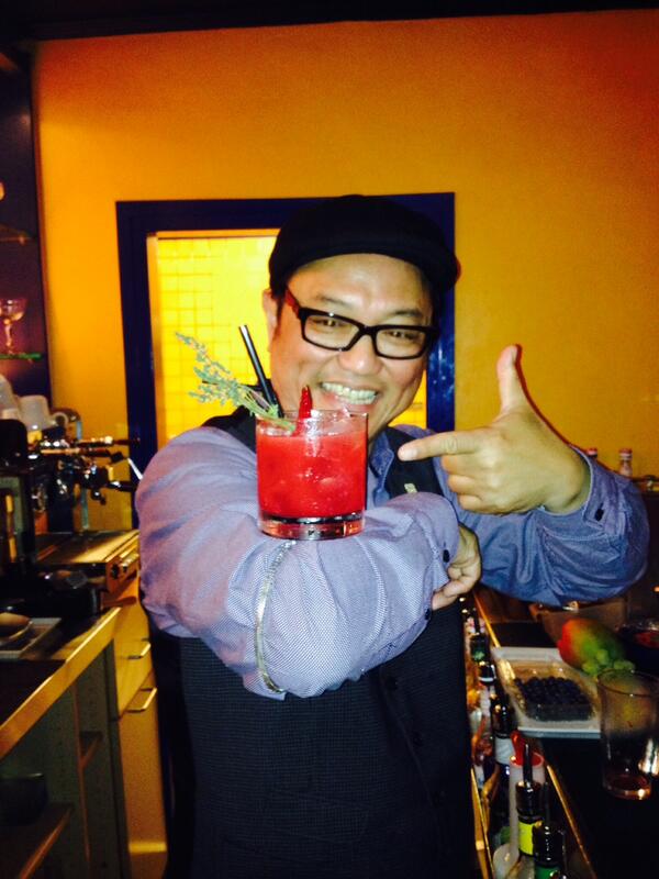 Pussanga's tweet photo. Barlegende Amando L Ortiz IV mixt für PUSSANGA 5 sagenhafte Cocktails in der Schulte's Bar / Heidelberg http://t.co/pybbMxIH54
