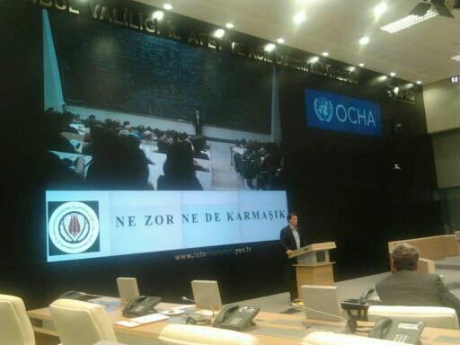 AFAD-OCHA STK Çalıştayında İDSB İnsani ve Sosyal İşler Komisyonu Eşbaşkanı İbrahim Altan sunumunu gerçekleştiriyor.