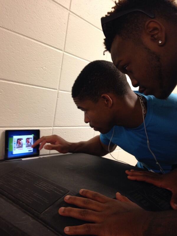 ilovethisclass's tweet photo. Never enough @flipgrid. Sharing what we learned in our 20% projects! Who knew a recycle bin could be an iPad stand?! http://t.co/m8d35NYT7U