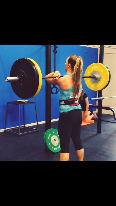 IdealShape's tweet photo. Meet #IdealCrew member Whit-dog! This girl loves #CrossFit and her #jeep :) @Jeep @flagnorfail @CrossFitGames #swole http://t.co/Esg0d2yKQW