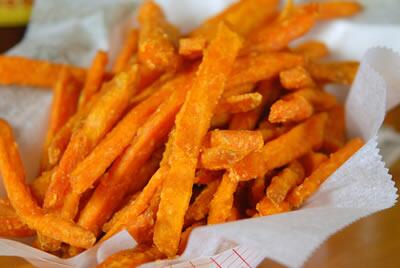 FriesMeat's tweet photo. Find us today at ... Levallois ! Where Exactly ?#subway: Pont de Levallois 
Do you like #SweetPotatoes ? http://t.co/u4TSLykrwi