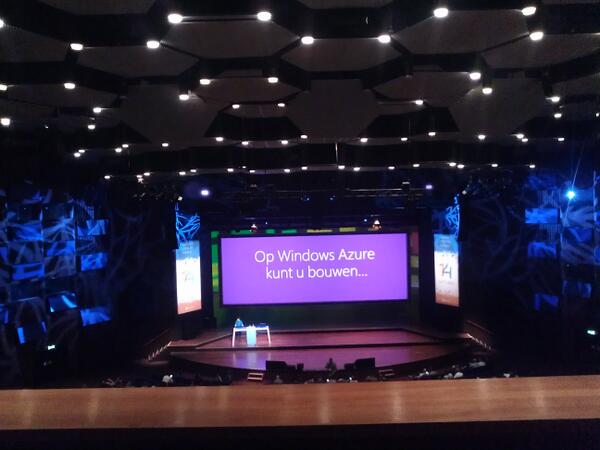 _rraaijmakers's tweet photo. Wij zitten in de cloud, jij ook? #BovenInWorldForumTheater #TechDaysNL http://t.co/alavYCAw2P