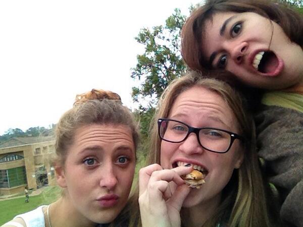 natashakbrown's tweet photo. @saintsfest 
#SaintsFestSelfie 
#goodfood
#omnomnom http://t.co/051D70i1Qr