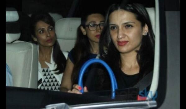 PIC : Actresses #MalikaAroraKhan & #KarismaKapoor at the special screening of #2States at Lightbox yesterday -