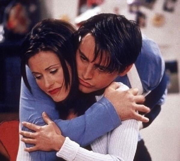 TR_Friends's tweet photo. En başta yazarlar dizideki büyük aşkın Monica ve Joey arasında olmasını planlamışlardı http://t.co/lLsRXU0a0H