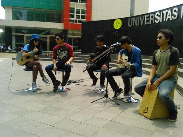 Jangan lewatin guys!! RT <a href="/breakoutnet/">BreakoutNET</a>: Satu jam lagi menuju #BREAKOUTGOESTOYOU Universitas Negeri Jakarta <a href="/ukmunj/">UKM UNJ</a> :)