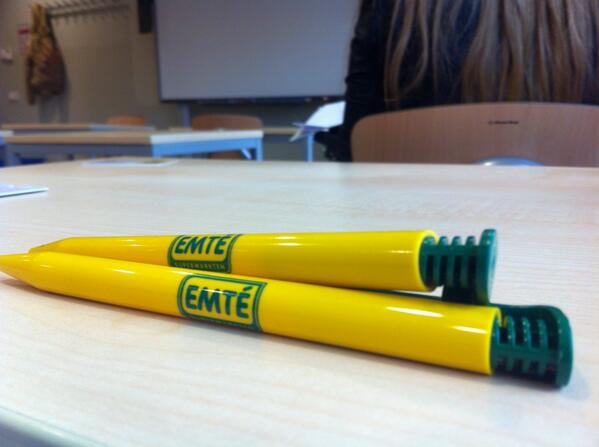 Caityusey's tweet photo. Tentamen branding en positionering! Met de pennen van @EMTEnl komt dat zeker goed! http://t.co/KkgNtoCUId