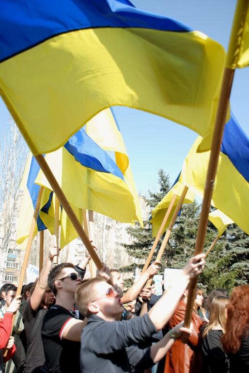 Жители Донецка встали на защиту флага Украины - Цензор.НЕТ 2252