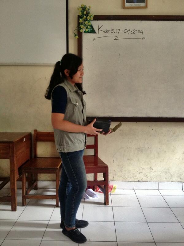 kania16_'s tweet photo. @windykartikaa ngeliput apa mbak? 😆😆 http://t.co/CNLji9qHyh
