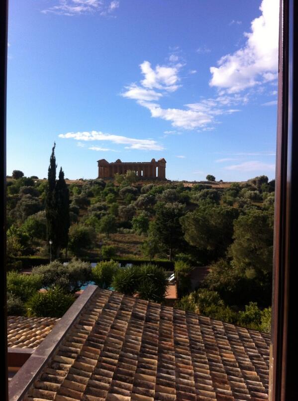 KirstiNewton's tweet photo. Good morning Sicilia! The most amazing room with a view of the temples. #villaathena #agrigento #temples http://t.co/AXhC8vJyay
