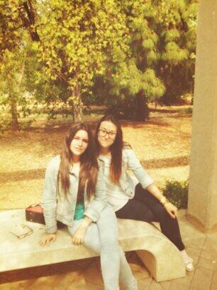 paulaGuilleng's tweet photo. "@PaulaGonzalezNe: jueves pascuero con mi xurri @paulaGuilleng #putavidauji http://t.co/qgNSDr5Vai"