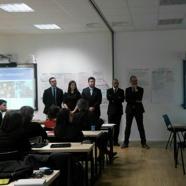 FreeYourTalent's tweet photo. Gruppo Project Work #employerBranding @danieleboscari @giuliadmanzo @marcelloandriol @Salvatorediulio @saveriocant http://t.co/m2Rg8imEC2