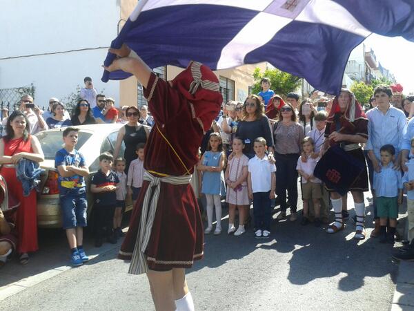 aytoguadaira's tweet photo. Judio revoloteando bandera. Judea. Tradicion de #alcaladeguadaira ahora http://t.co/sV4cdPWRVt
