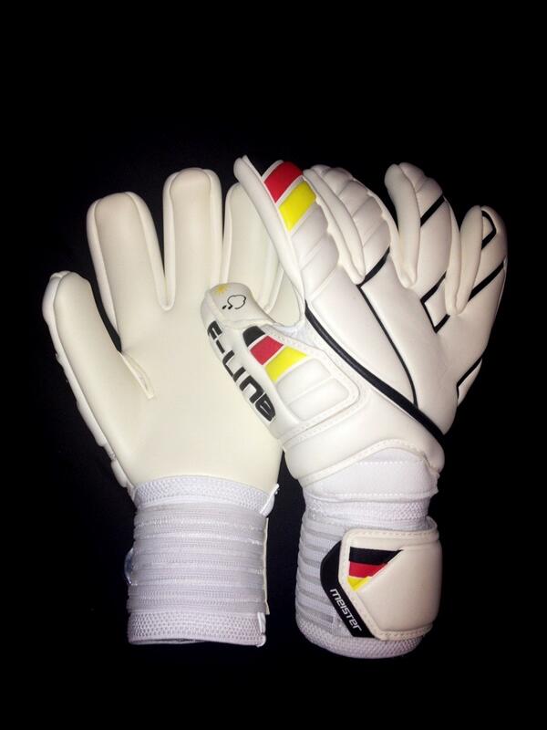 calma goalkeeper gloves