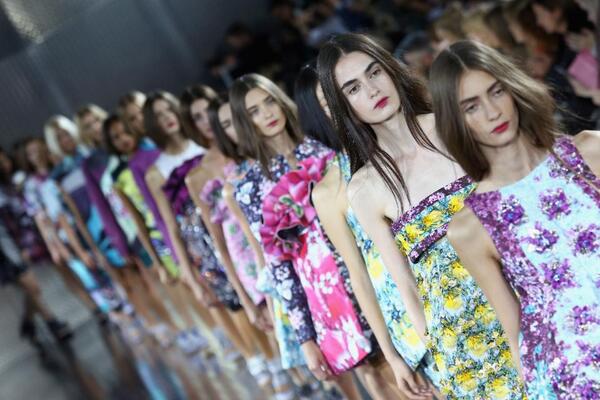 ELLEmagazine's tweet image. If you LOVE cute workout clothes, this news will make you jump for joy: on.elle.com/1nrcIlH