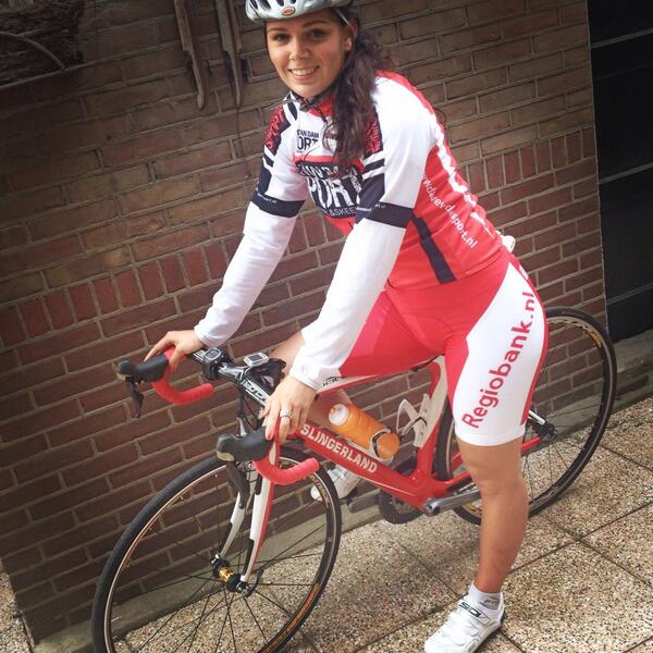 "<a href="/natasjaroest/">Natasja Roest</a>: Eerste trainingsrit op mijn nieuwe fiets gehad. Dankjewel <a href="/SL_fietsen/">Slingerland Fietsen</a> " Heel veel plezier er mee!