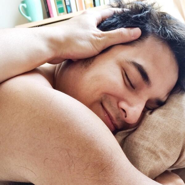 jimie717's tweet photo. "@Fahri_Bdg: Mirip @Bee_Abee87 ya "@FadliXXX_: Sleepy with you! "@Sebastianslife: http://t.co/eJ1zB4VBpT  http://t.co/0gRyR311iO"""