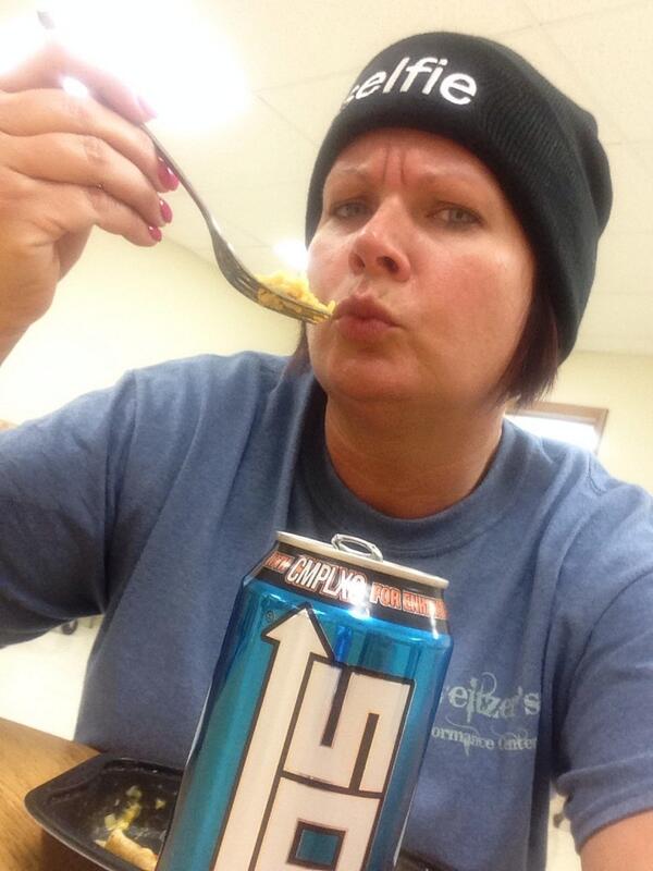 SelfieMom's tweet photo. Lunch break selfie👍 #selfiemom http://t.co/t3IhoTdYyh