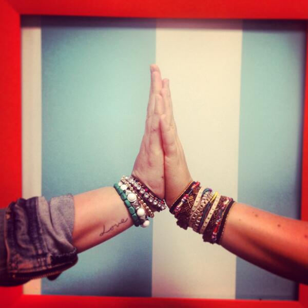 maurices's tweet image. Happy National High Five Day! #HighFiveAStranger #ArmCandy 

Shop arm candy: mauric.es/u3hub