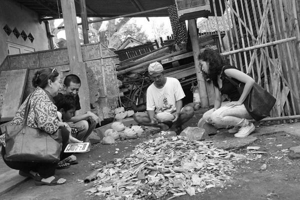 Mas Didik <a href="/DidikNT/">Didik Nini Thowok</a> ke rumah Pak Ponowiguno - cc: <a href="/SyahidIbrahim/">Syahid Ibrahim</a> <a href="/TheMgtAsia/">The Management Asia™ artist management</a>