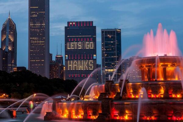 Looks like the city of Chicago is ready for Game1 tonight! (via Barry Butler) #StanleyCup