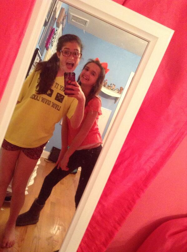 cheergirl6420's tweet photo. Mirror selfie http://t.co/nK9tpvaHGv