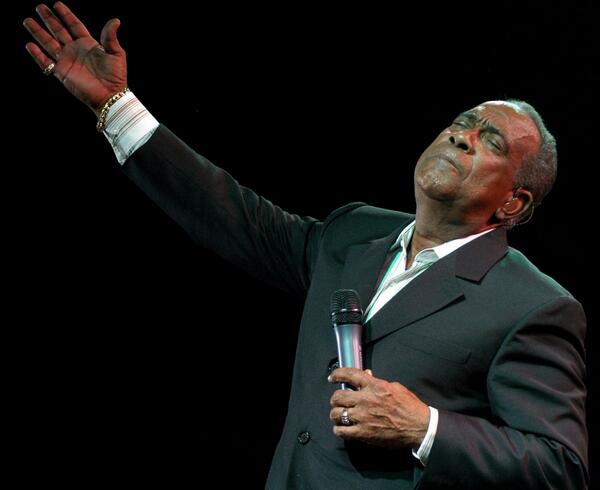 ELTIEMPO's tweet photo. Luego de estrellarse en el vehículo que conducía, murió Cheo feliciano en Puerto Rico. ¿Cómo recordarán al artista? http://t.co/Ah9X56yPGm