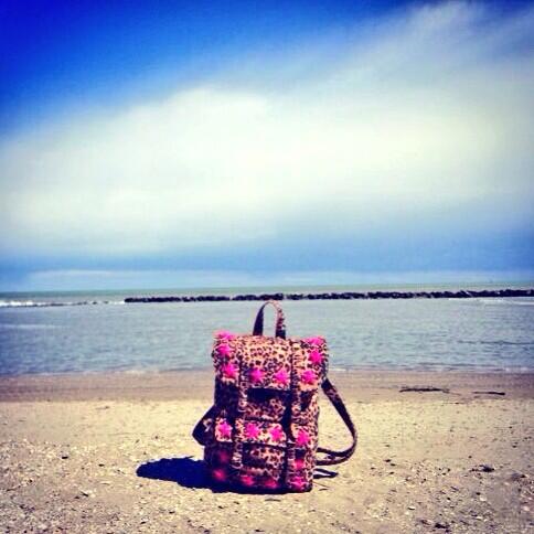 bissrl's tweet photo. Stars On the seashore 💋 @miabaginfo http://t.co/3VliJrH384