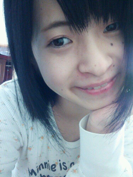 りおん、普段は大学生なんですよん、今週は真面目に学校行きました！(&acute;･&omega;･`)  4月27日は学校の模試をすっぽかしても撮影会開催するよー(♡˙︶˙♡) http://t.co/Yl5LV5TuhK