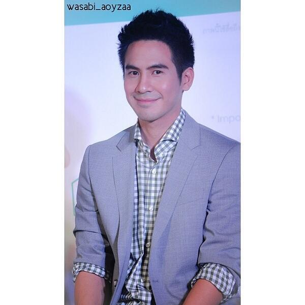 KhwamrusuekLuan's tweet photo. ยิ้มน่ารักไปไหน ? 😍 #12complex #centralplaza cr.wasabi_aoyzaa http://t.co/IO6c5PkGyK