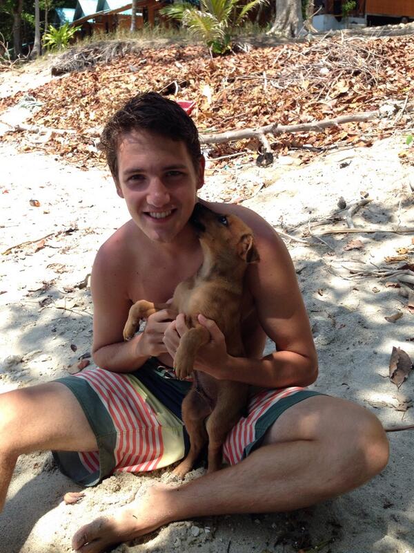 OnLeaveSteve's tweet photo. @mriamllr says: "it's impossible to not smile when there are four puppies running at you." #truth http://t.co/HouwoIej86