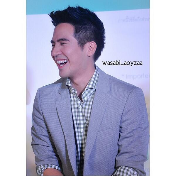 KhwamrusuekLuan's tweet photo. วันนี้งานฮาจริง ขำทั้งงานครับเมื่อนวลมาเป็นพิธีกร #12complex cr.wasabi_aoyzaa http://t.co/4zifWC8Ggu