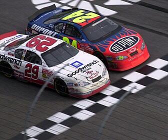 NascarFlashback's tweet photo. #NASCARThrowbackThursday @KevinHarvick @JeffGordonWeb @amsupdates http://t.co/whyAg2aY2u