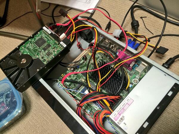 X79T's tweet image. Atomたそに知能を与えてる。 #OSインストール