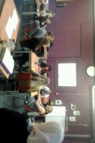 De laatste avond van jongeren buurtbemiddeling. Het gaat goed nu nog hopen dat iedereen slaagt